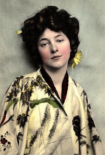 Evelyn in a kimono ca 1905